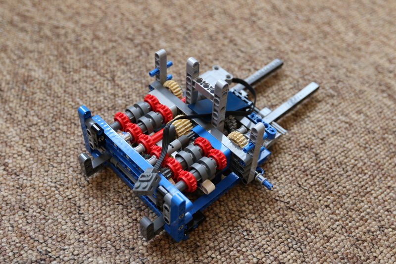 Illustration for article titled Lego Technic Crawler Crane: The Oppo Review